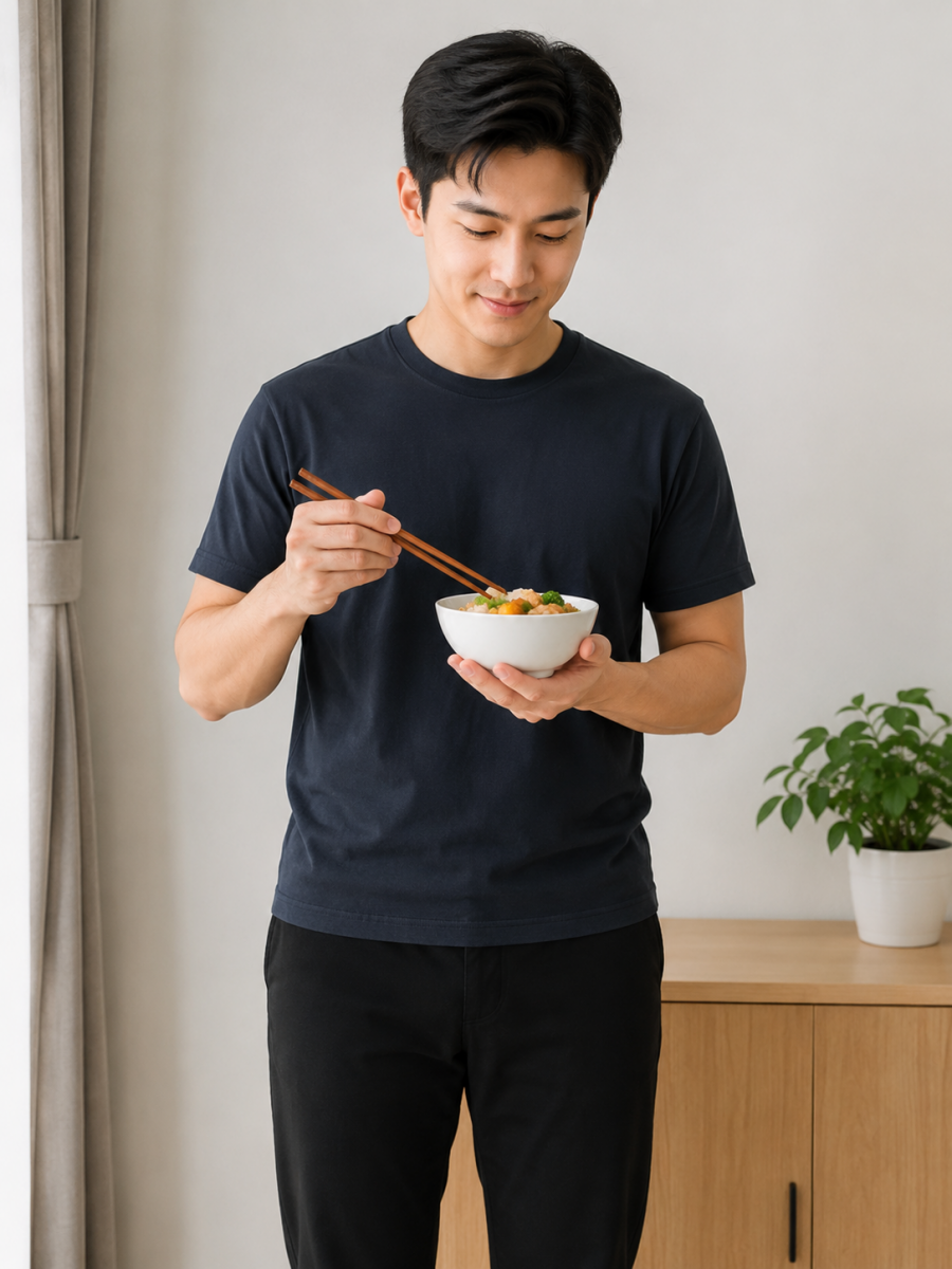Đứng ăn nhanh và nhai không kỹ dễ gây đầy bụng và khó tiêu