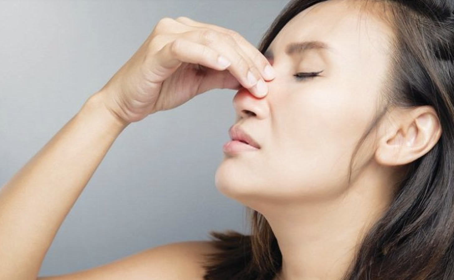 Đau họng nhưng không sốt có thể liên quan đến khô họng, dị ứng hoặc trào ngược