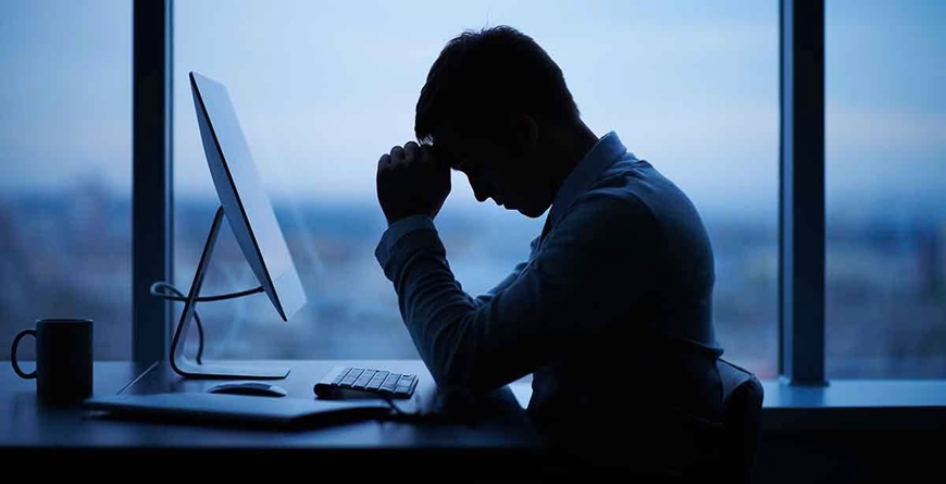 Thiếu ngủ và căng thẳng kéo dài có thể làm cơ thể mệt mỏi và suy giảm miễn dịch